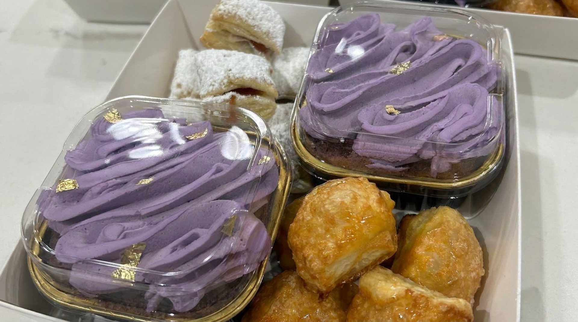 Flancochos in vanilla and ube